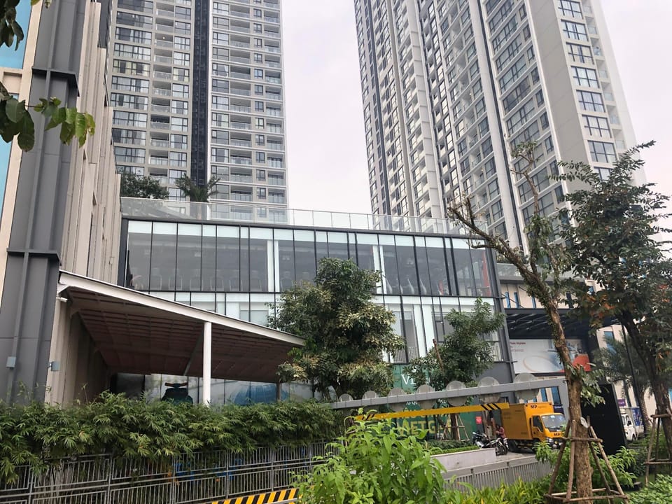 Netflix free-Luxury Condotel 2br Vinhomes Skylake Apartment in Laos