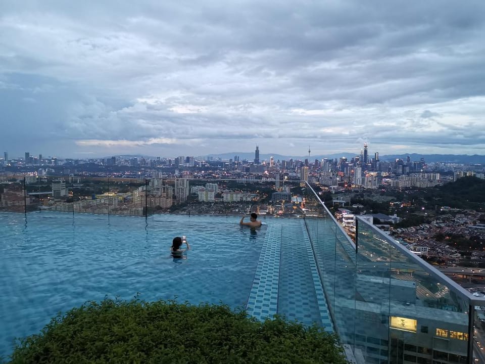 EkoCheras Balcony City View King Bed Rooftop Pool Apartment in Federal Territory of Kuala Lumpur