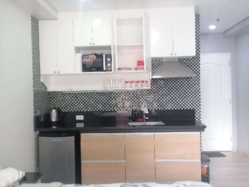 Condo in Makati city with Free WiFi & Netflix Apartment in Makati