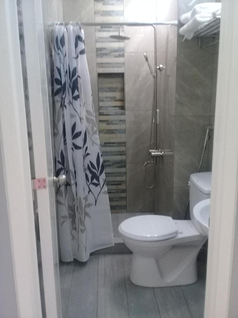 Condo in Makati city with Free WiFi & Netflix Apartment in Makati