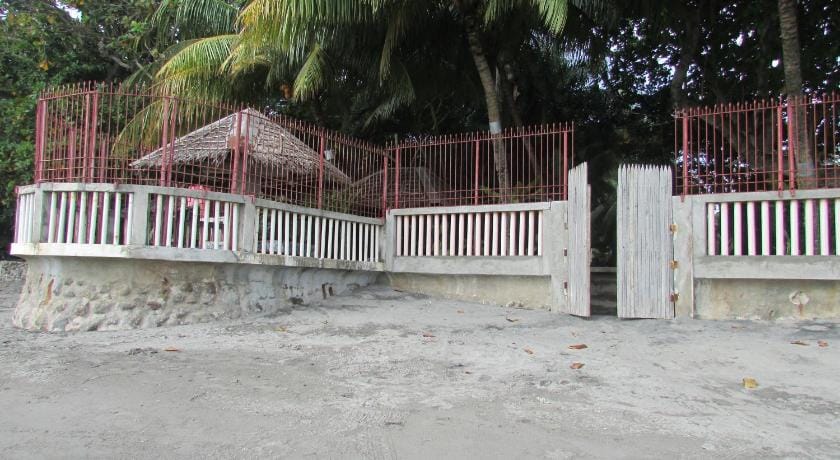 NEWLY RENOVATED!!! Felipa Beach - Bird of Paradise Apartment in Dumaguete