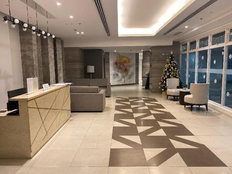 2 BR condo in Boni MRT w/wifi 65”TV netflix washer Apartment in Mandaluyong