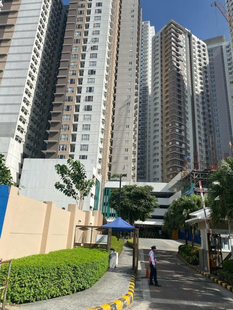 2 BR condo in Boni MRT w/wifi 65”TV netflix washer Apartment in Mandaluyong