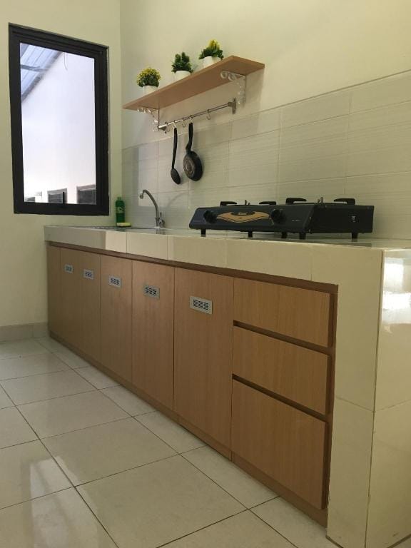Orange House, Spacious house with 3BR Vacation rental in West Java