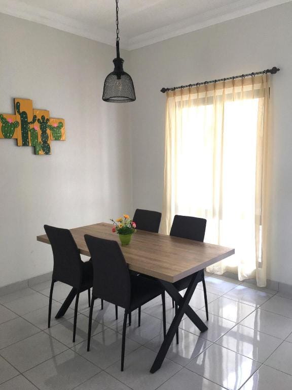Orange House, Spacious house with 3BR Vacation rental in West Java