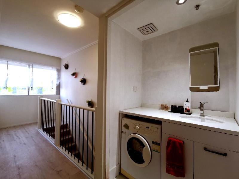 Sydney Easy Time ( 1 STOP TO CBD) Apartment in Sydney