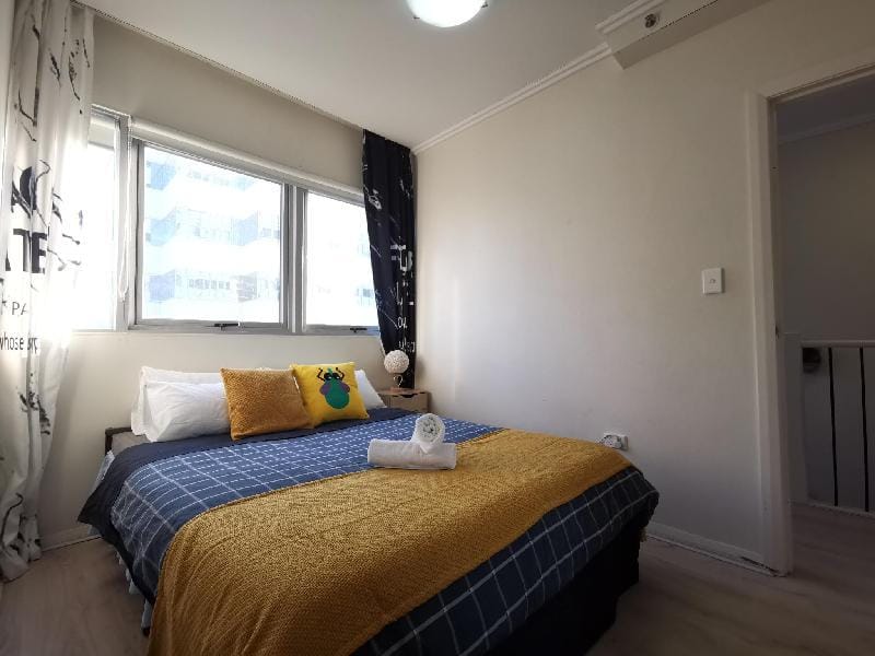 Sydney Easy Time ( 1 STOP TO CBD) Apartment in Sydney