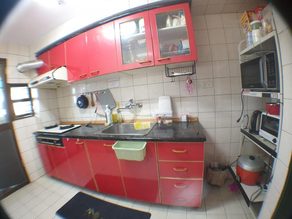 Room for share 單人加大床/雅房 Apartment in Kaohsiung