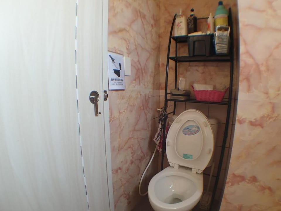 Room for share 單人加大床/雅房 Apartment in Kaohsiung