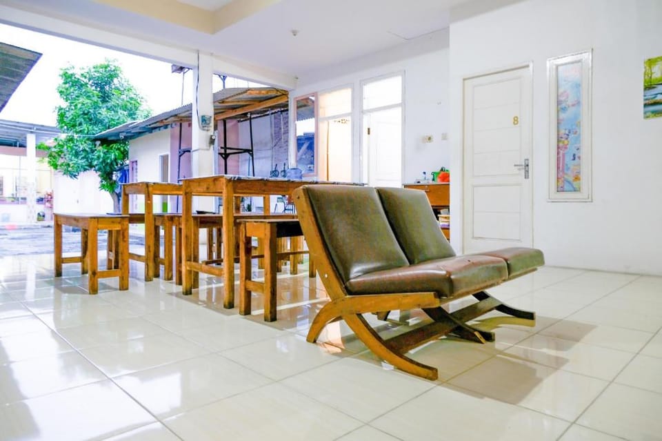 OYO Life 2417 Melati Residence Hotel in East Java