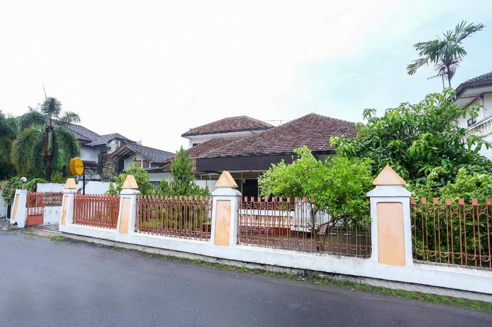 OYO 2268 Tim-tim Homestay Syariah Hotel in Special Region of Yogyakarta