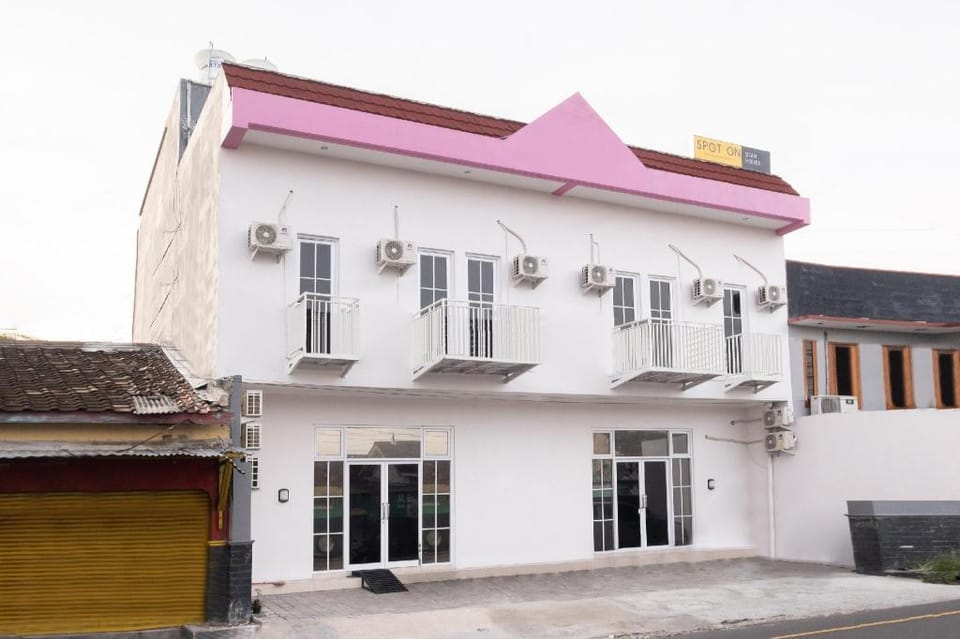 OYO 2296 Star House Hotel in Special Region of Yogyakarta