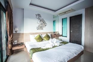 Sea Quest Hotel 10BR w/Rooftop Pool in Patong Villa in Patong