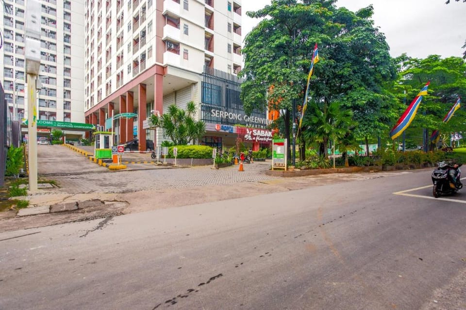 OYO 2582 Apartemen Serpong Green View Hotel in Jakarta