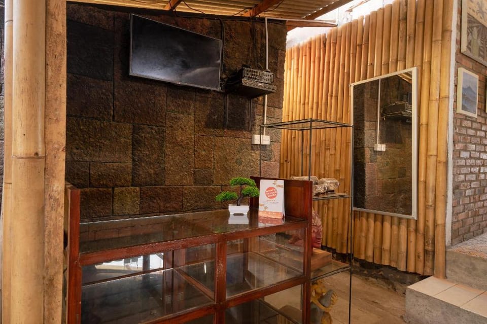 OYO 2380 Alea Guesthouse Hotel in Special Region of Yogyakarta