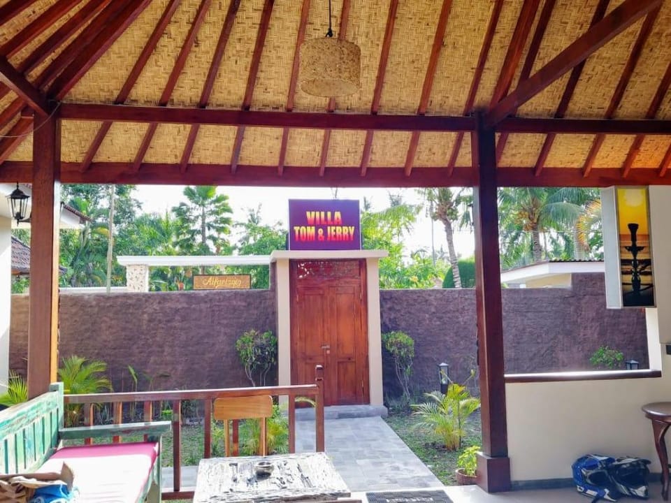Villa Tom and Jerry Hotel in Batu Layar
