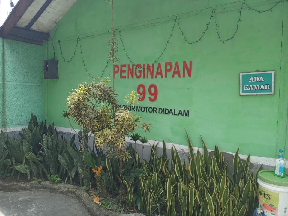 Penginapan 99 Hotel in Parongpong