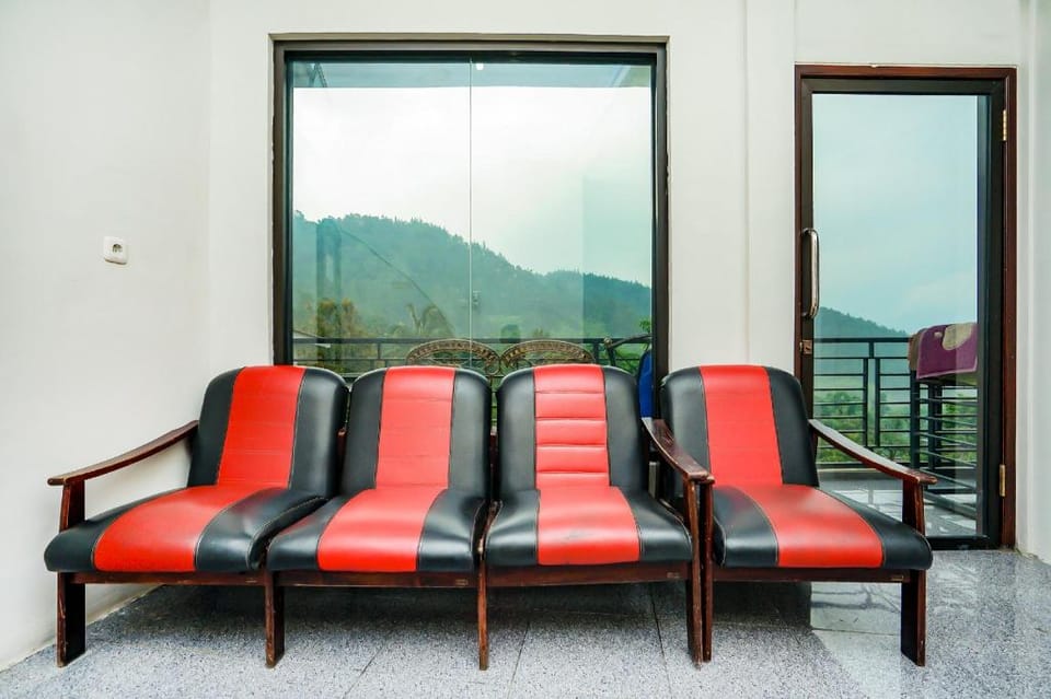 OYO 2327 Dome Hotel Hotel in East Java