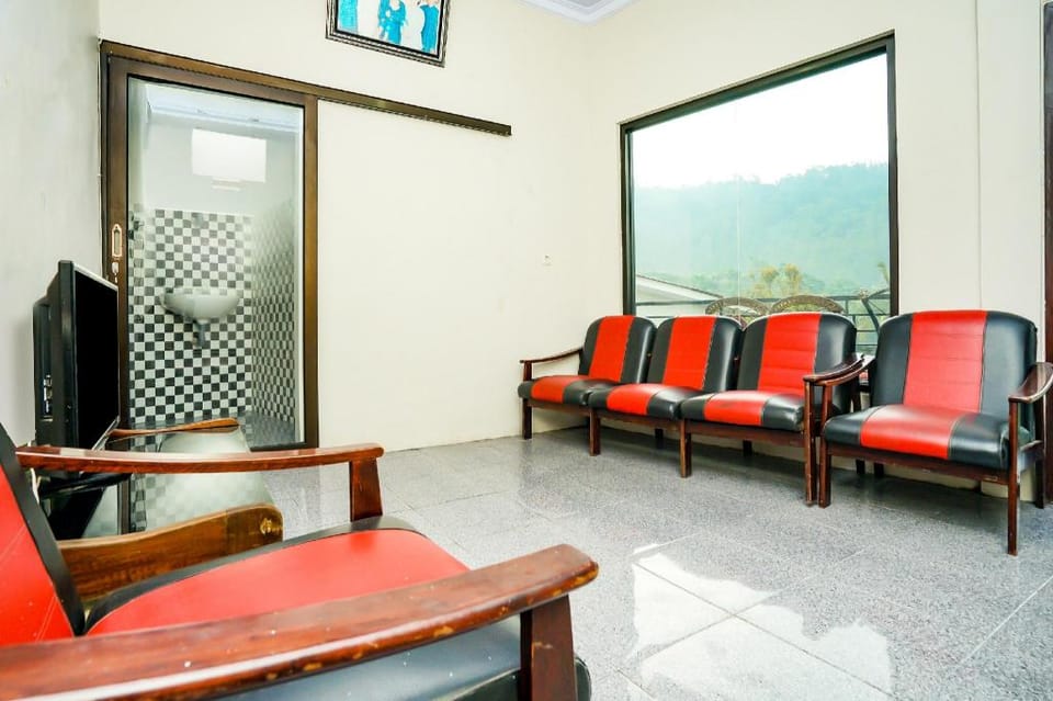 OYO 2327 Dome Hotel Hotel in East Java