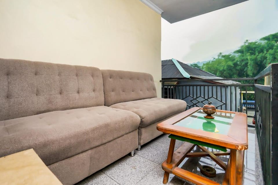 OYO 2327 Dome Hotel Hotel in East Java