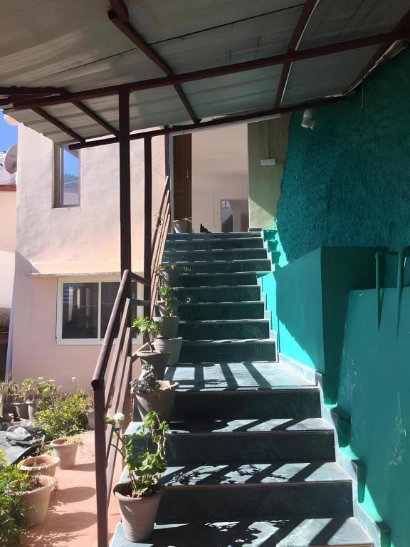 Valley View Inn Hotel in Uttarakhand