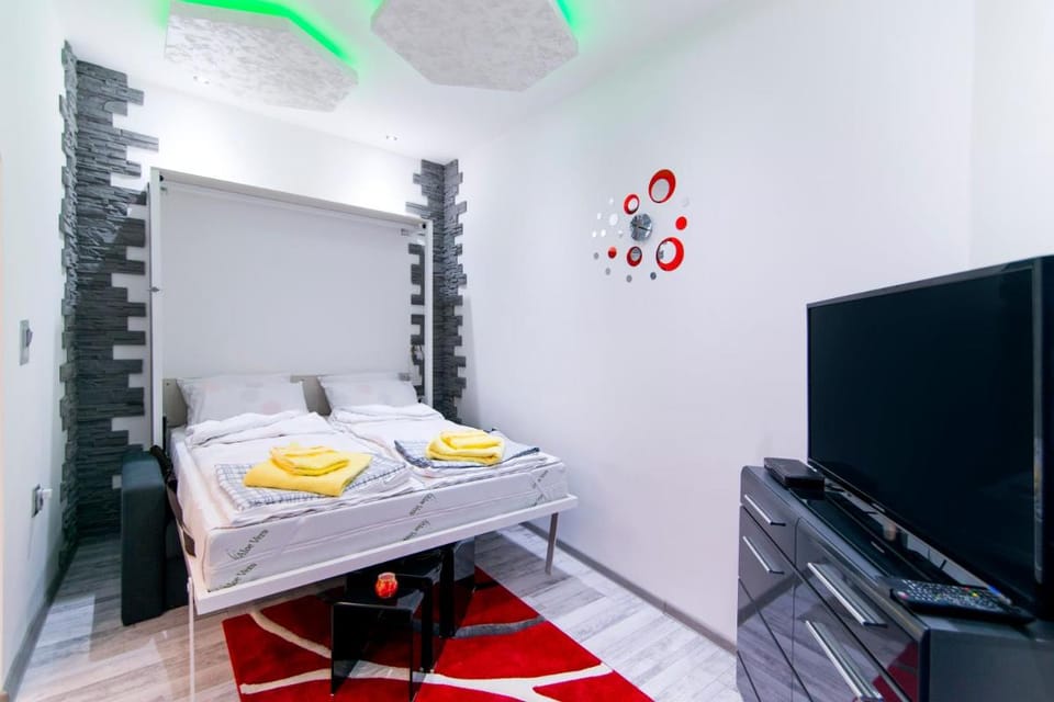Data Central Studio Apartment in Novi Sad