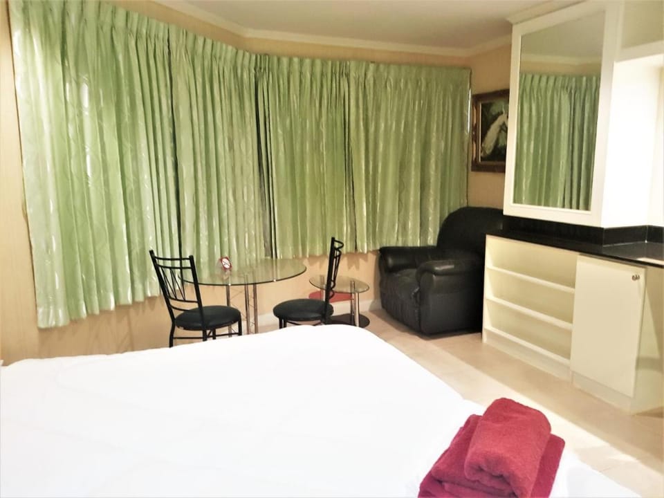 Cozy Studio Near Jomtien Beach - Thip Condotel - Walk to the Sea Vacation rental in Pattaya City