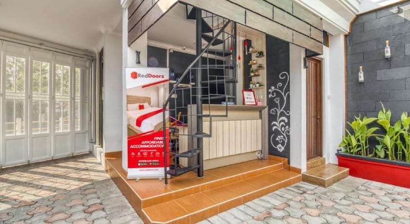 RedDoorz Plus near Gembira Loka Zoo 2 Hotel in Yogyakarta