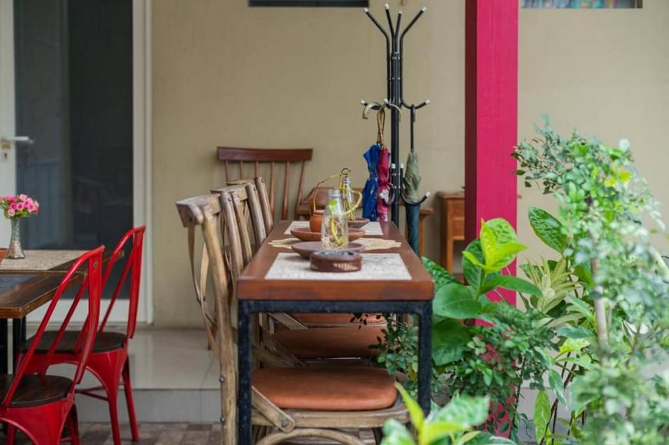 RedDoorz Syariah near Suncity Mall Sidoarjo Bed and Breakfast in East Java