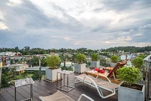 Ozone Kata Condo - great location, rooftop pool Apartment in Rawai