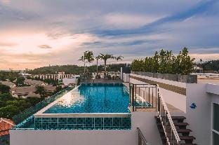 Ozone Kata Condo - great location, rooftop pool Apartment in Rawai
