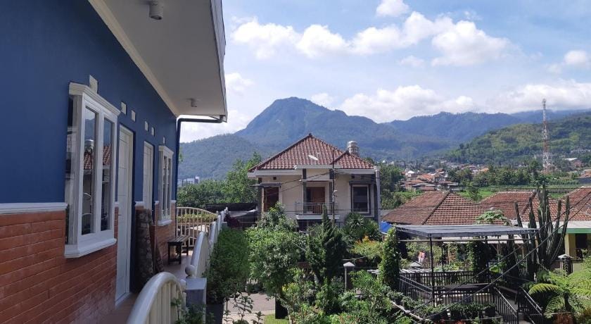 Sekar Gambir Homestay Hotel in Batu