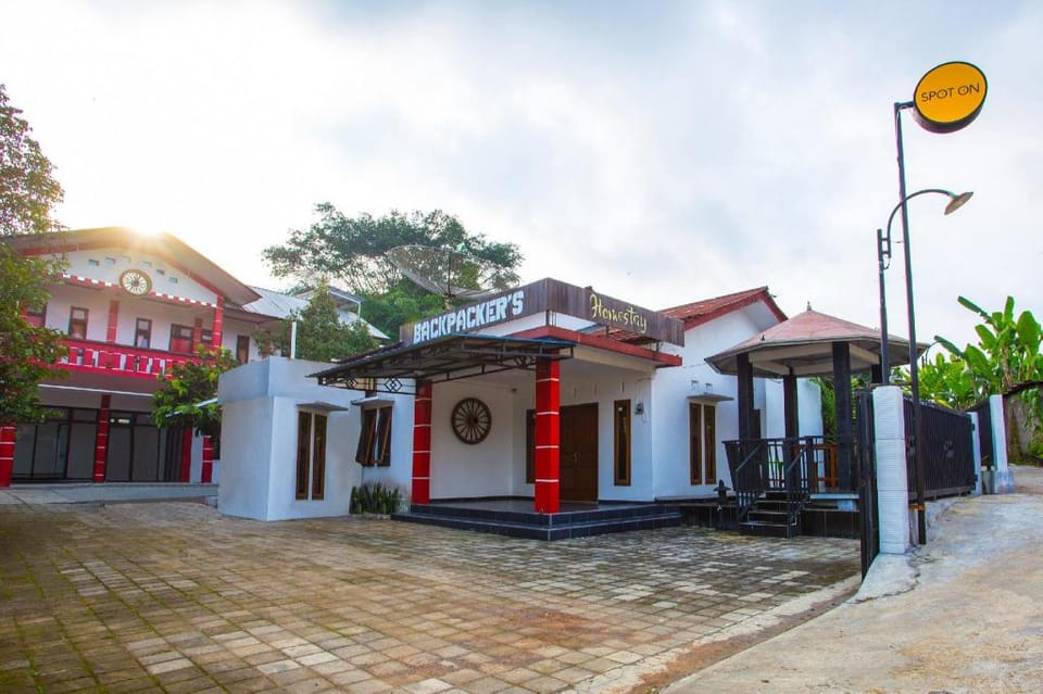 OYO 2718 Backpacker's Homestay Jlegong Hotel in Yogyakarta