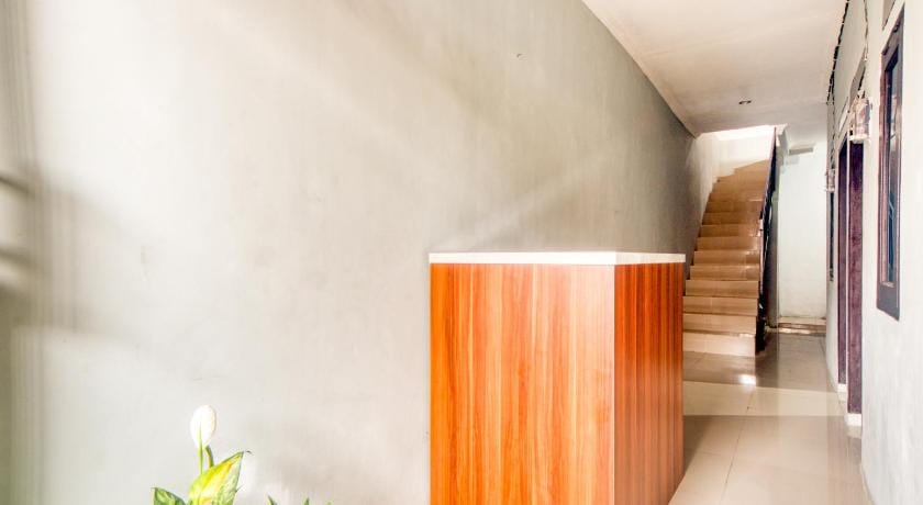 RedDoorz near Graha Cijantung Mall Hotel in South Jakarta City