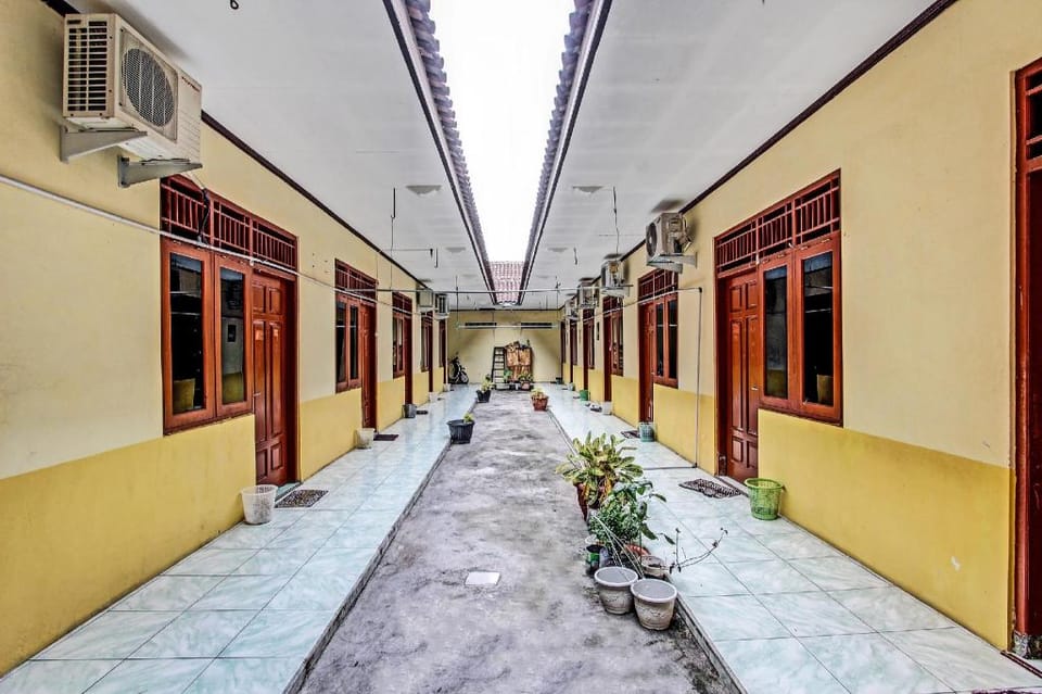 OYO Life 2546 Griya Widya Syariah Hotel in Special Region of Yogyakarta