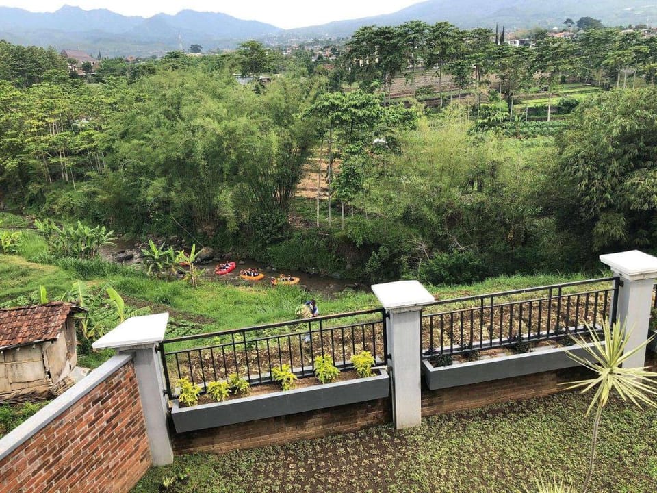Vila Keluarga Bejo Syariah dekat Alun-alun Batu  Villa in Batu