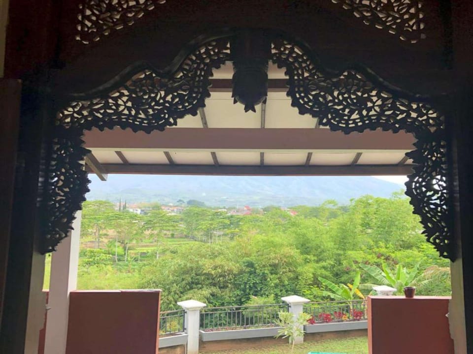 Vila Keluarga Bejo Syariah dekat Alun-alun Batu  Villa in Batu