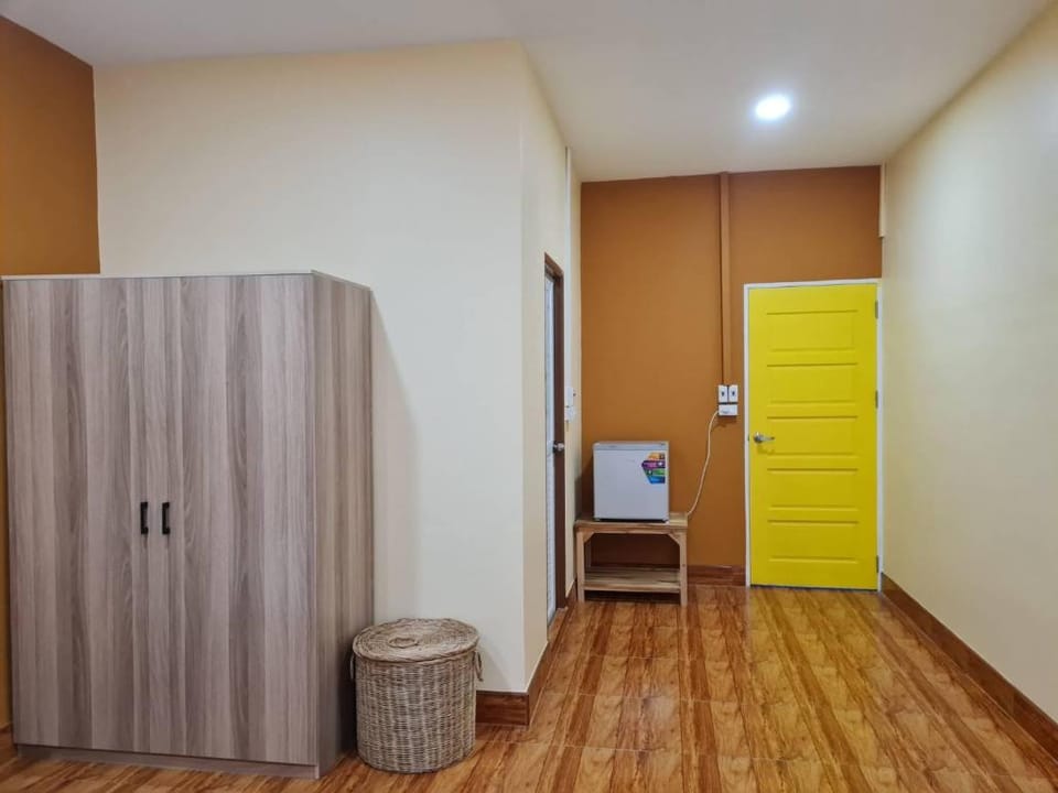 The Greenergy - Free shuttle car service/No lift Apartment in Thailand