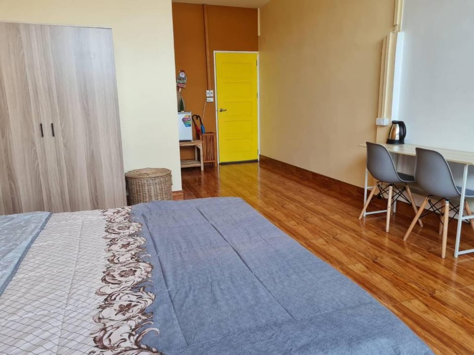 The Greenergy - Free shuttle car service/No lift Apartment in Thailand