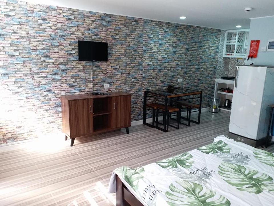 Beverly's Bungalow A Apartment in Tagaytay