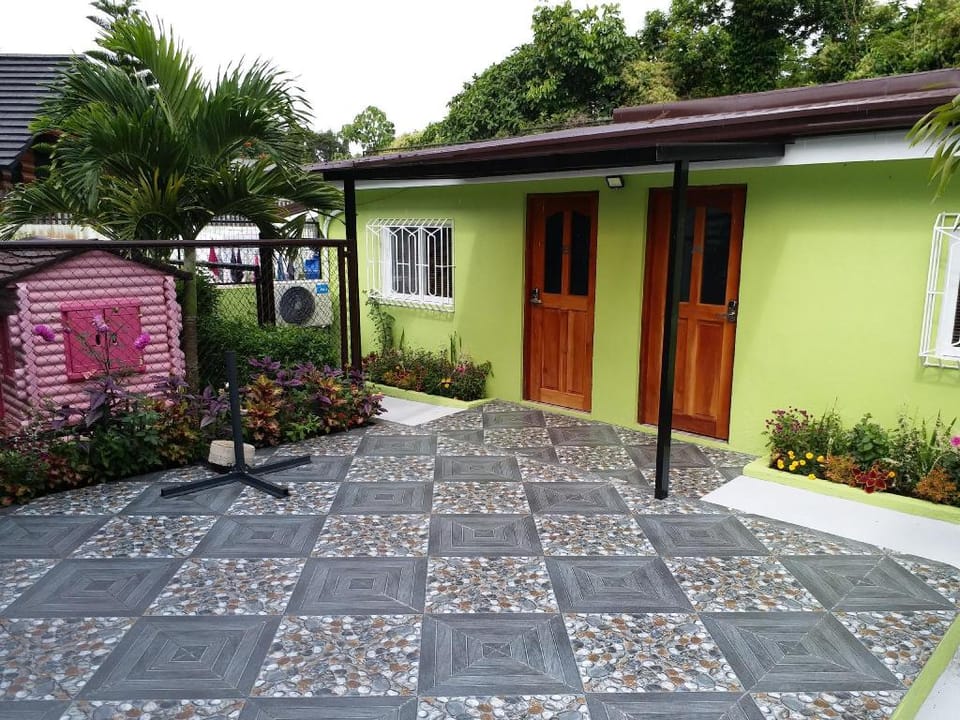Beverly's Bungalow A Apartment in Tagaytay