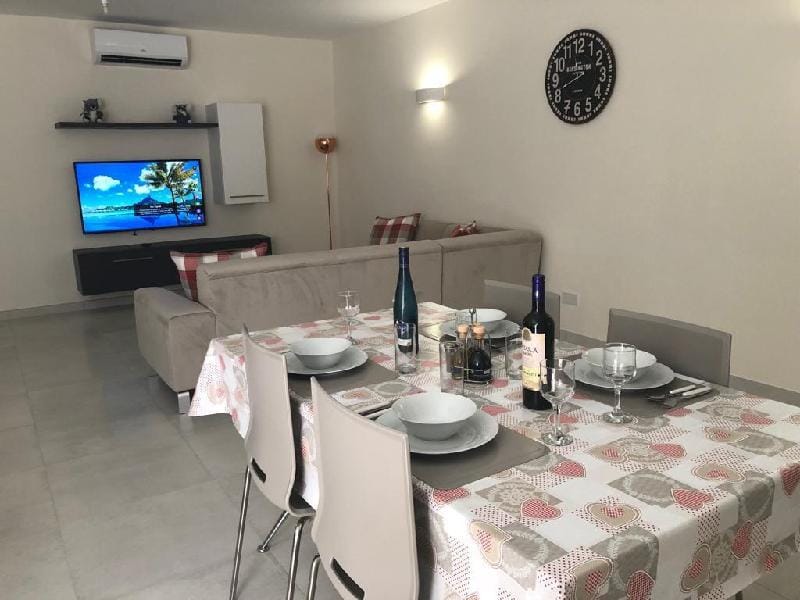 3. Luxury Sea View 2 bed Apartment close to Beach! Apartment in Marsaskala