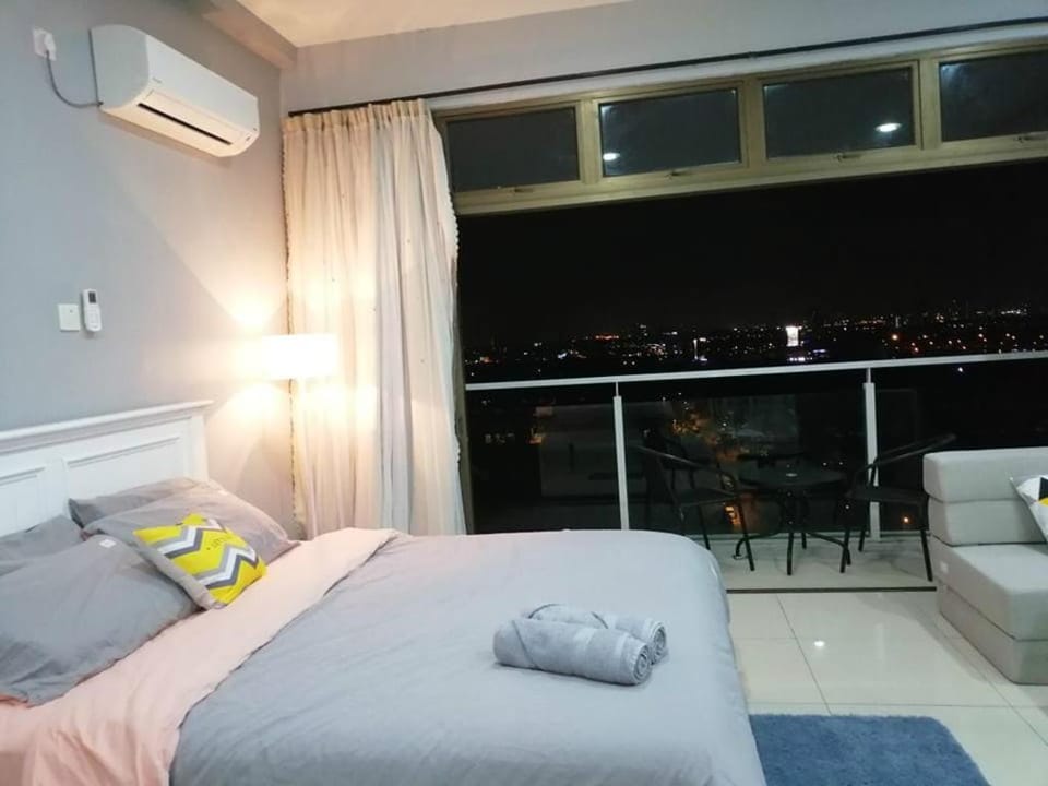 Johor Austin TOPPEN Romantic 2pax WIFI Homestay Apartment in Johor Bahru