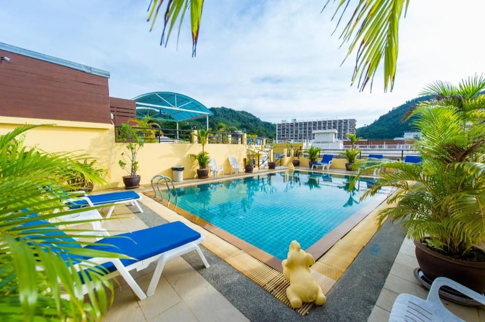 Savanna Resort 28BR w/Pool & 3mins to Patong Beach Villa in Patong