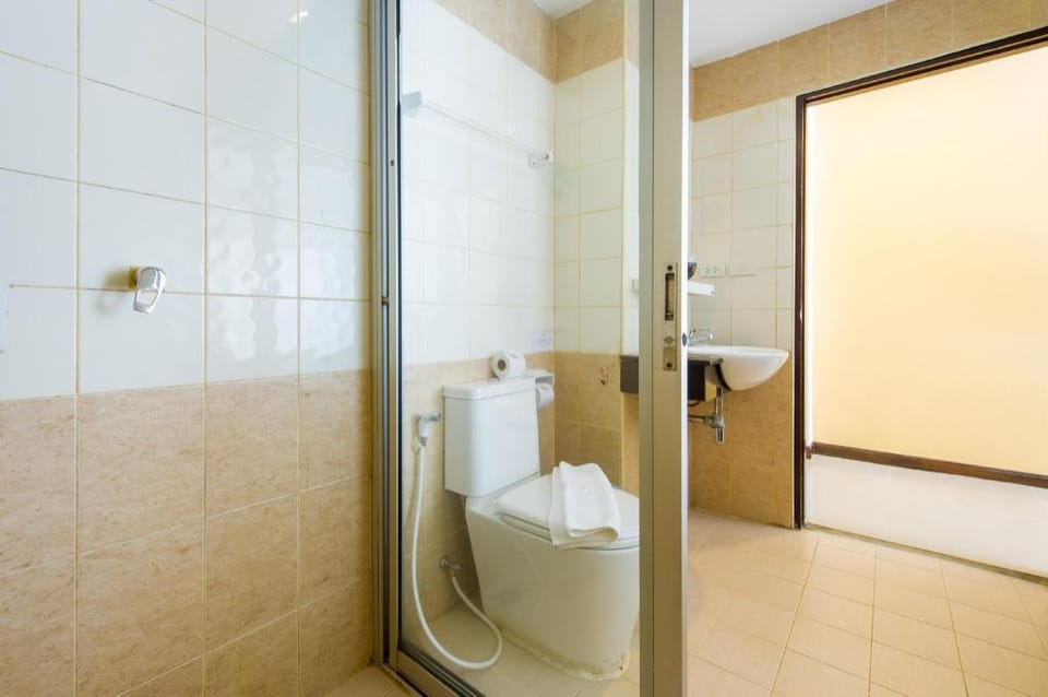 Savanna Resort 28BR w/Pool & 3mins to Patong Beach Villa in Patong