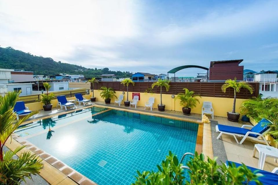 Savanna Resort 28BR w/Pool & 3mins to Patong Beach Villa in Patong