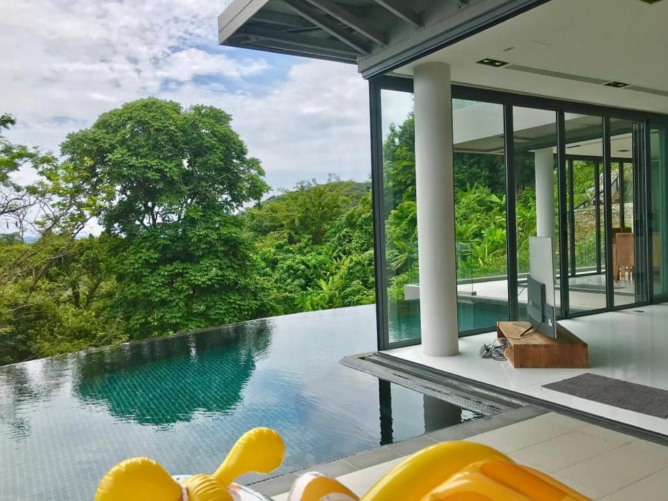 Oceanview Escape Villa 5BR w/Pool & Breakfast Villa in Pa Klok