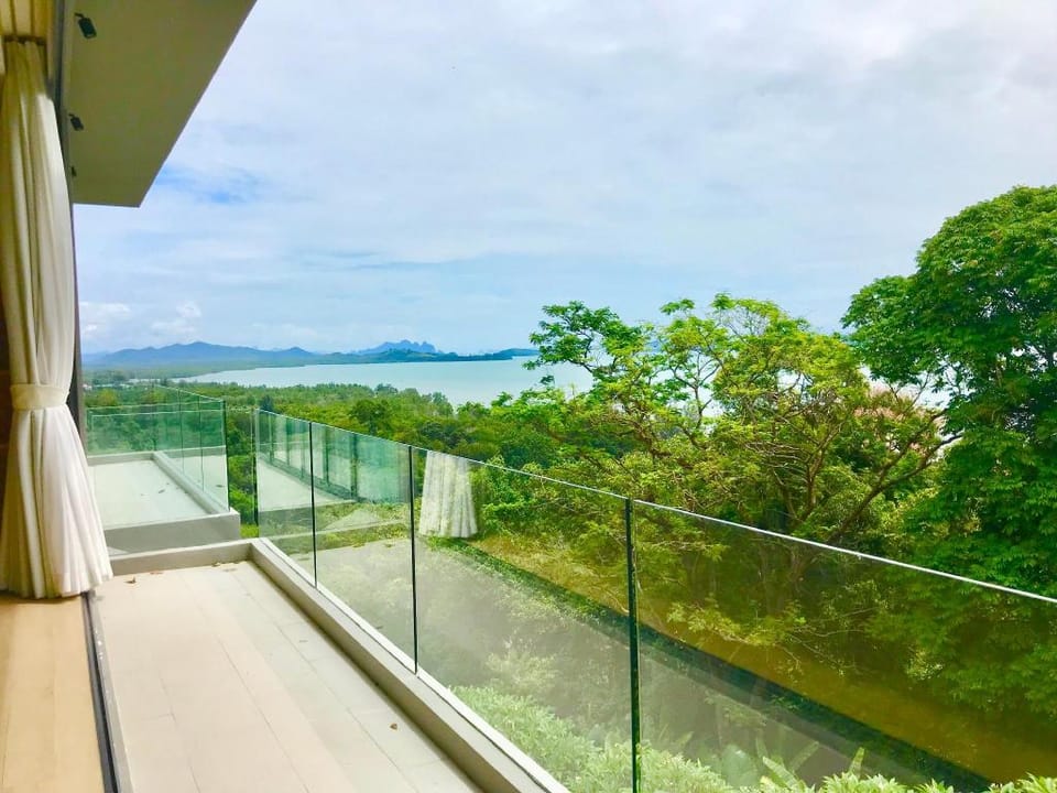 Oceanview Escape Villa 5BR w/Pool & Breakfast Villa in Pa Klok