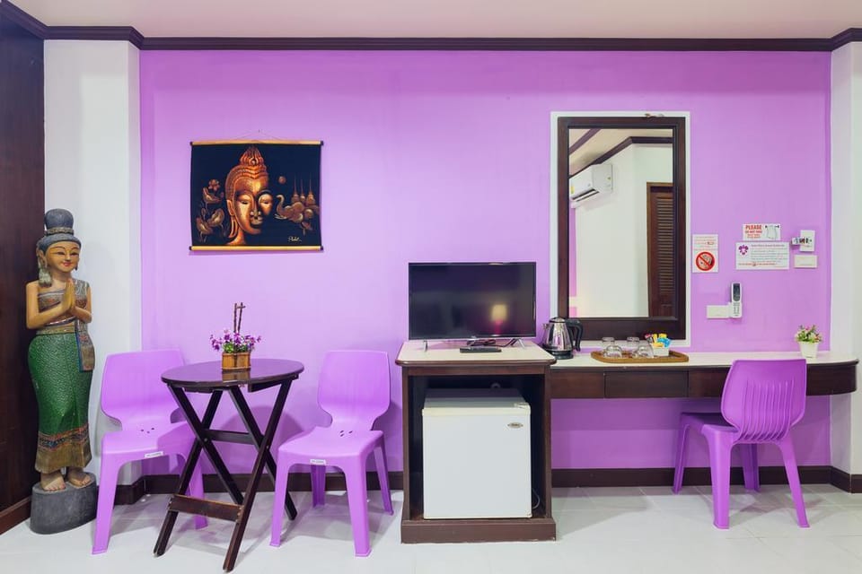 Majenta Shore Hotel 19BR Sleeps 42 in Patong Beach Villa in Patong