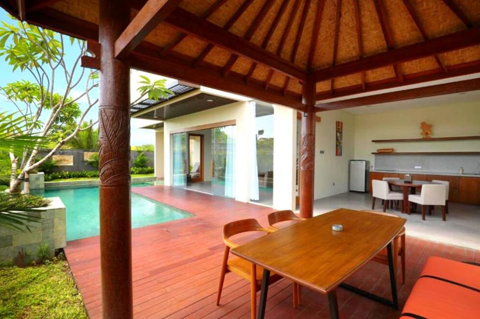 Luxury 3 BR Private Pool #LR18 Villa in Kuta Selatan